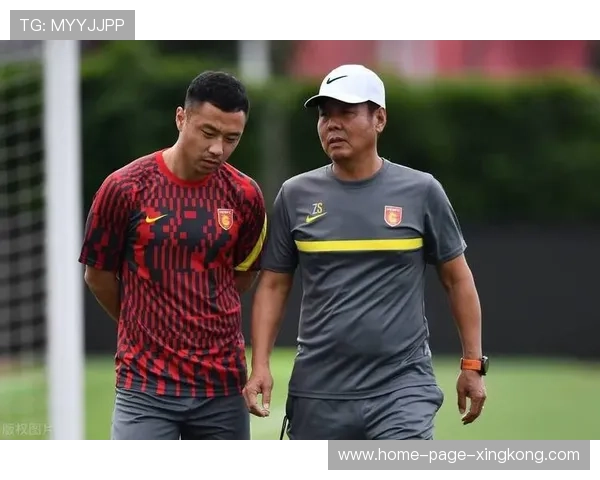 训练场飞踹事件曝光,队内矛盾升级